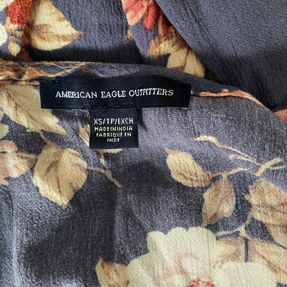 American Eagle Cropped Long Sleeve Floral Blouse Elastic Cuffs Waist Detail XS - Picture 7 of 8